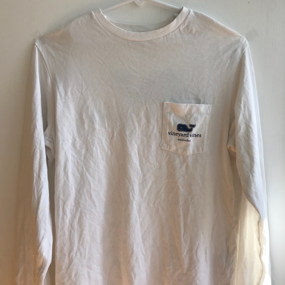 Long sleeve white vineyard vines shirt!